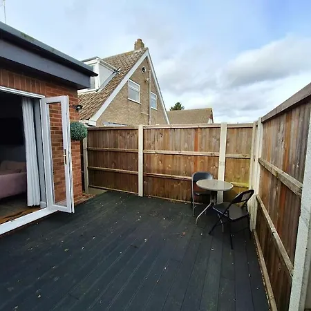 Unique Pet Friendly Luxury Retreat With Hot Tub Villa Horsham St Faith Exterior photo