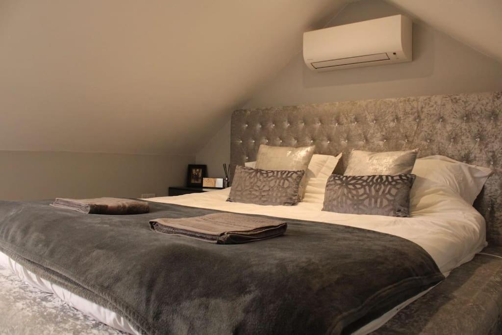 Holiday home Unique Pet Friendly Luxury Retreat With Hot Tub *