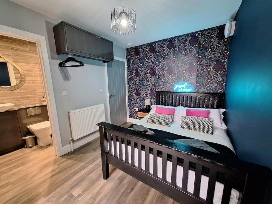 Unique Pet Friendly Luxury Retreat With Hot Tub *